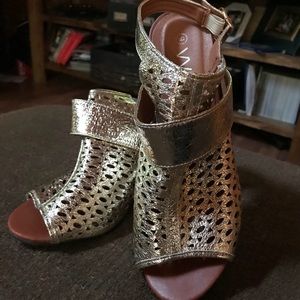 New boutique heels size 9